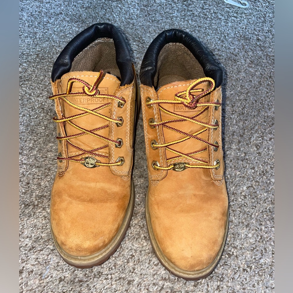Timberland 
Women's Nellie Lace Up Utility Waterproof Lug Sole Boots